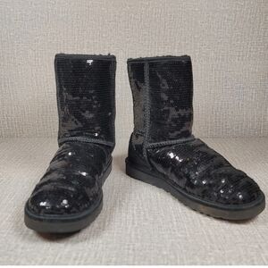 UGG Austraila Short Cosmos Black Sequin Boots Women's Size 7 Sherpa Lined Shoes